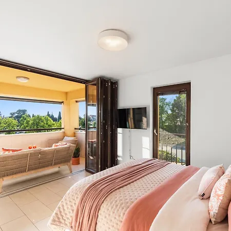Grand With 3 Bedrooms In Porec! Apartment Porec