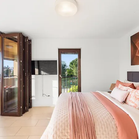 Grand With 3 Bedrooms In Porec! פורץ