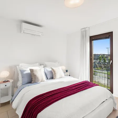 דירה Grand With 3 Bedrooms In Porec! *