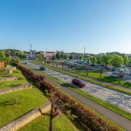 Grand With 3 Bedrooms In Porec! Apartment Porec