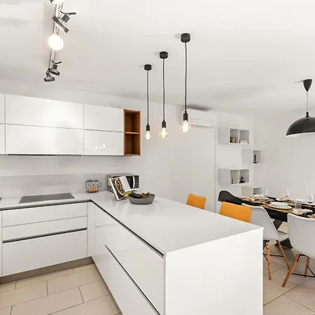 Grand With 3 Bedrooms In Porec! Apartment Porec