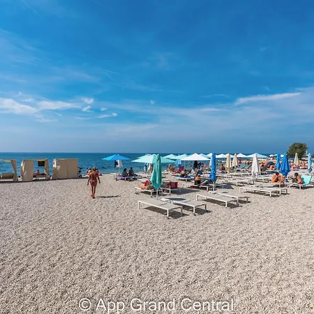 דירה Grand With 3 Bedrooms In Porec! פורץ
