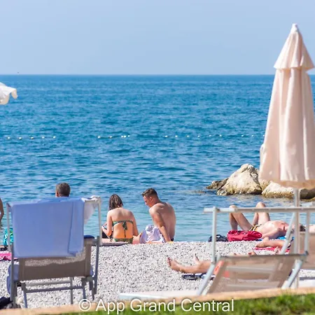 דירה Grand With 3 Bedrooms In Porec! פורץ