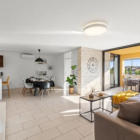 Grand With 3 Bedrooms In Porec! Апартаменты *