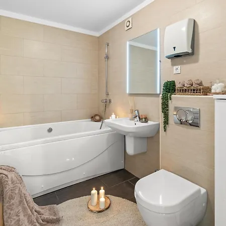 Grand With 3 Bedrooms In Porec! דירה פורץ