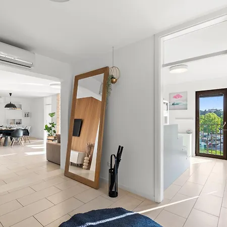דירה Grand With 3 Bedrooms In Porec! פורץ