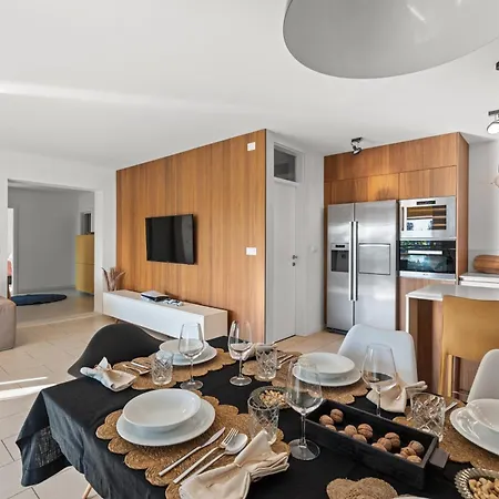 דירה Grand With 3 Bedrooms In Porec! *