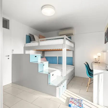 Grand With 3 Bedrooms In Porec! Apartment Porec